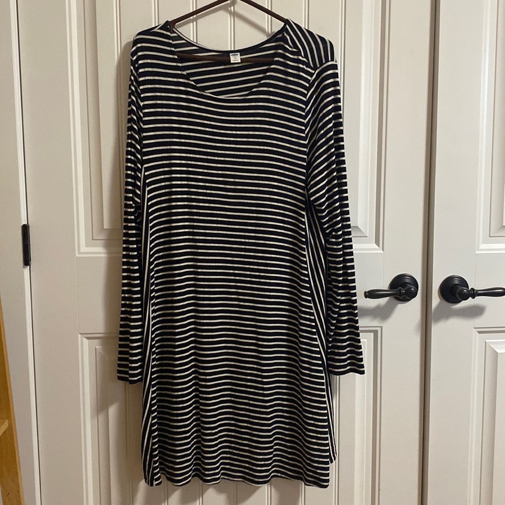 585) Old Navy Black Striped Dress Sz XL Swing Dress long sleeve